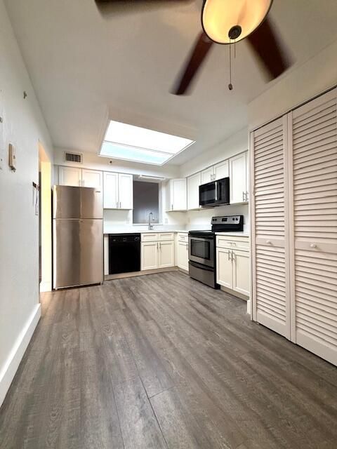 For Sale: $249,000 (2 beds, 2 baths, 1070 Square Feet)