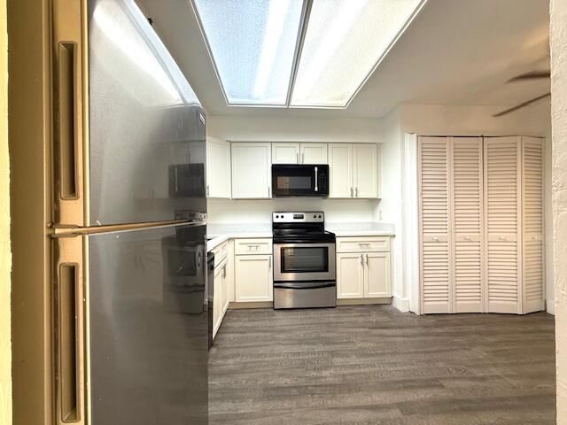 For Sale: $249,000 (2 beds, 2 baths, 1070 Square Feet)