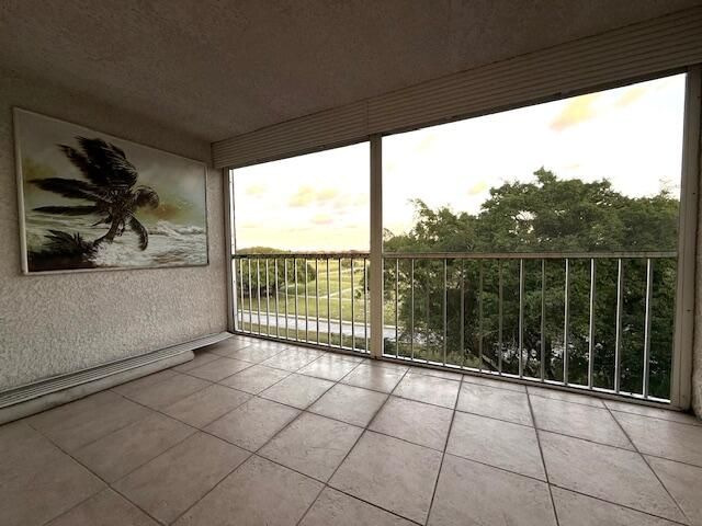 For Sale: $249,000 (2 beds, 2 baths, 1070 Square Feet)