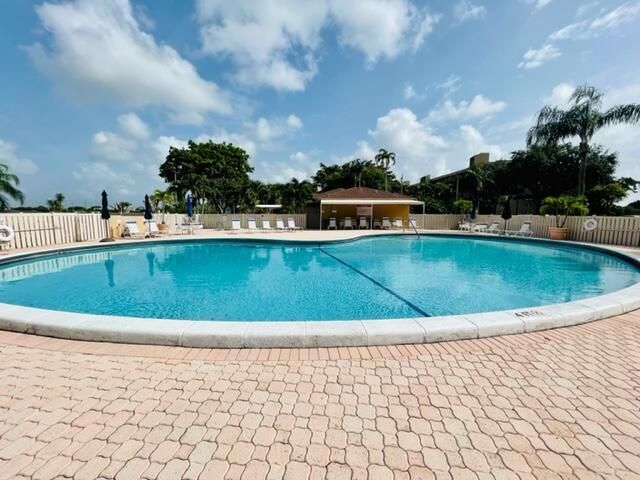 For Sale: $249,000 (2 beds, 2 baths, 1070 Square Feet)