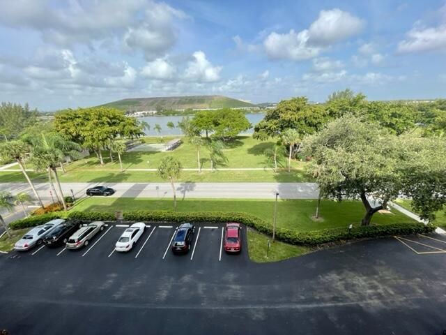 For Sale: $249,000 (2 beds, 2 baths, 1070 Square Feet)