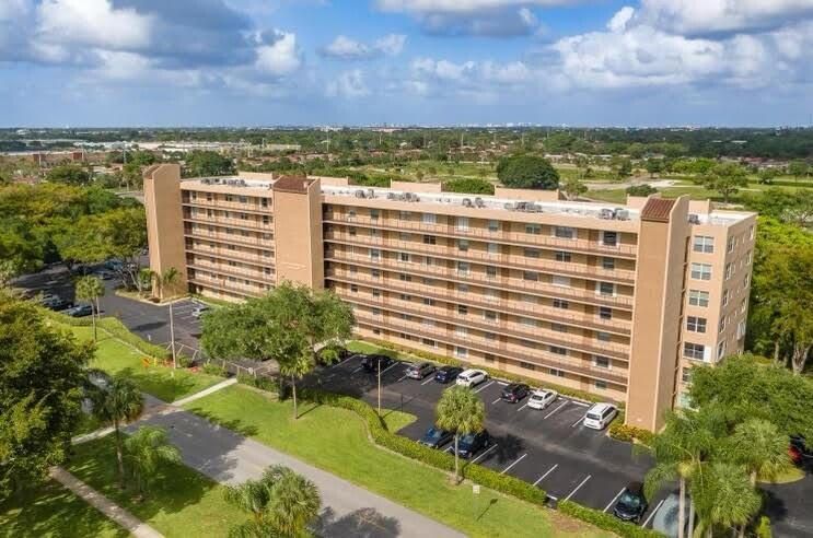 For Sale: $249,000 (2 beds, 2 baths, 1070 Square Feet)