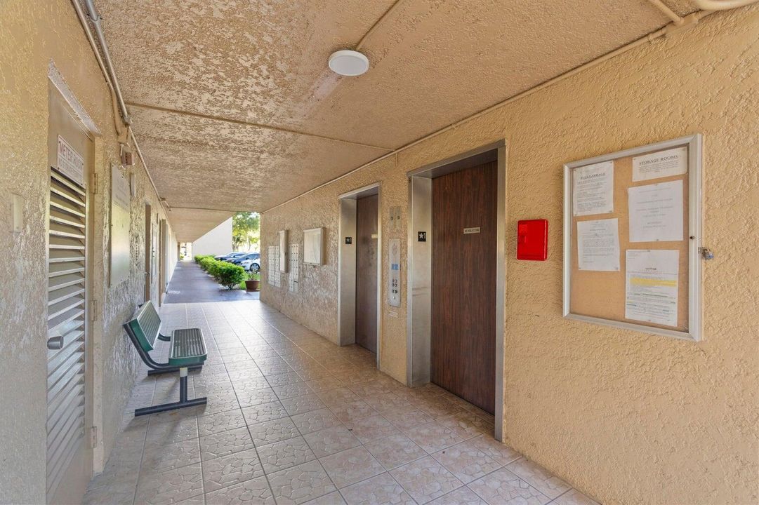 For Sale: $249,000 (2 beds, 2 baths, 1070 Square Feet)