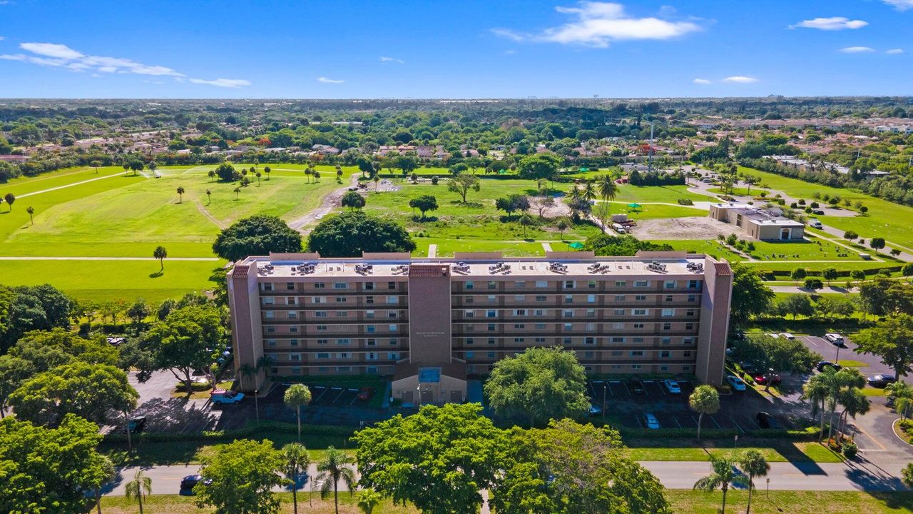 For Sale: $249,000 (2 beds, 2 baths, 1070 Square Feet)