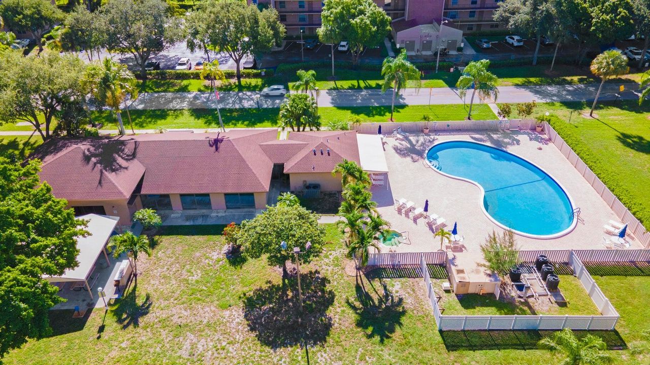 For Sale: $249,000 (2 beds, 2 baths, 1070 Square Feet)