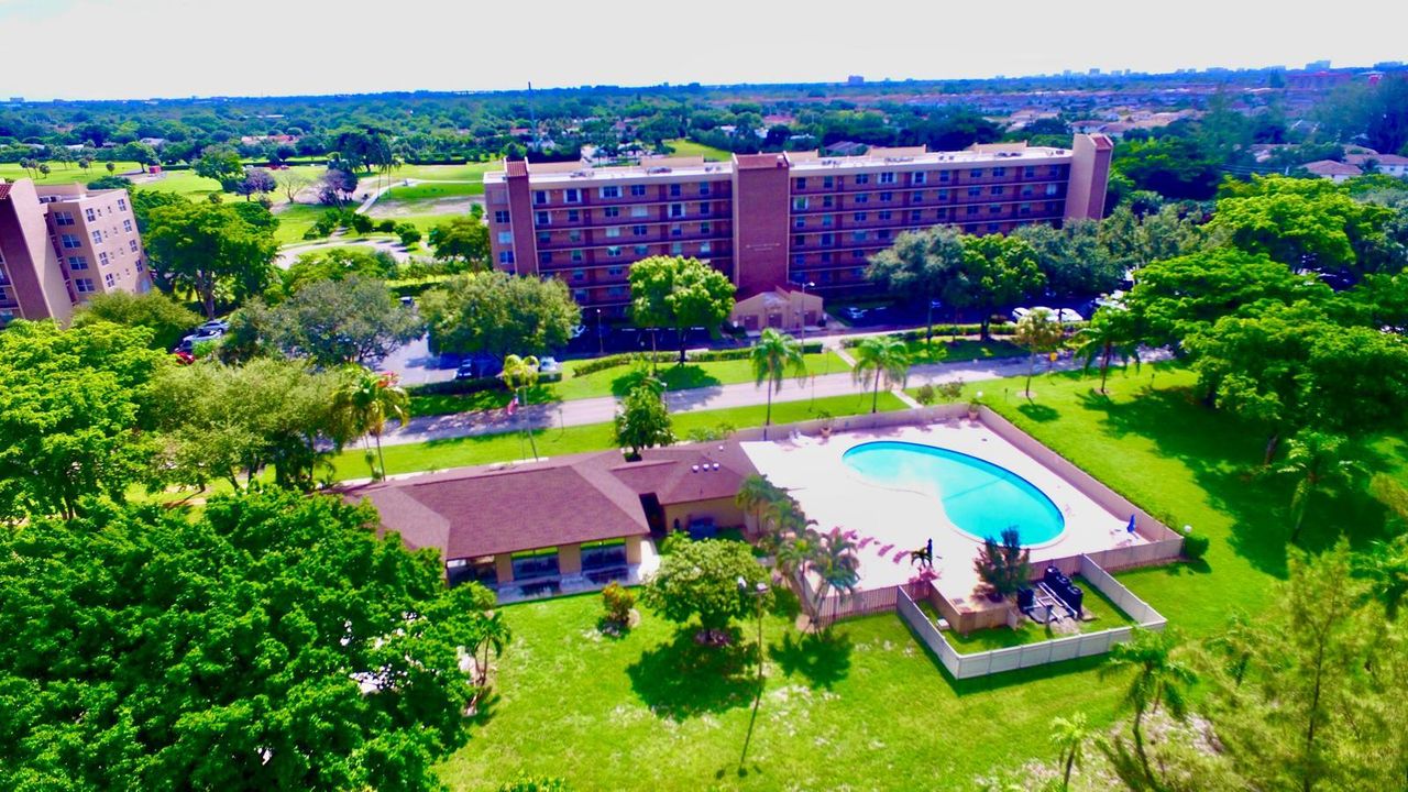 For Sale: $249,000 (2 beds, 2 baths, 1070 Square Feet)