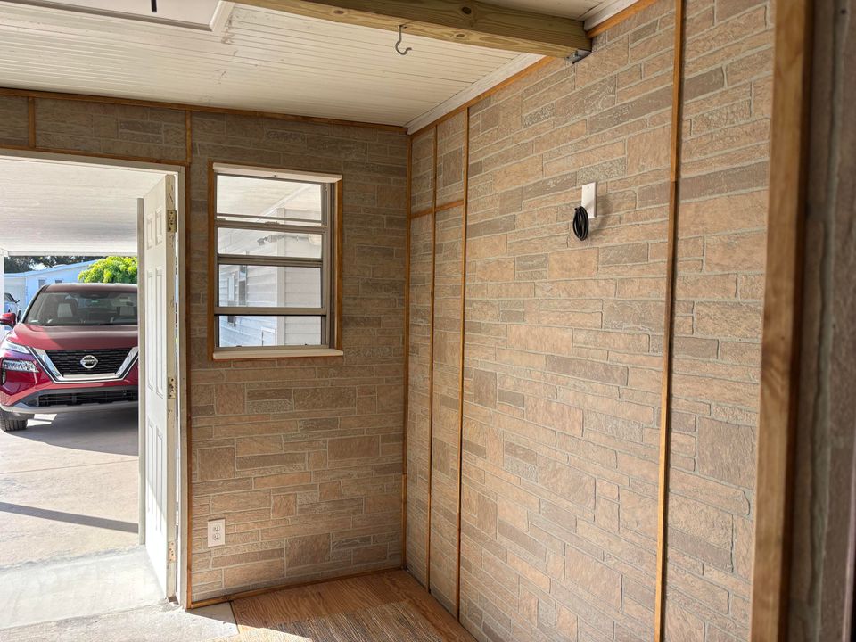 合同活跃: $249,900 (2 贝兹, 2 浴室, 1400 平方英尺)