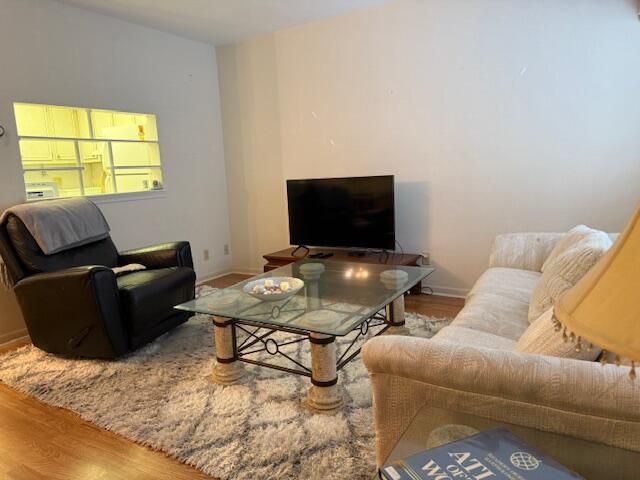 For Sale: $74,900 (1 beds, 1 baths, 612 Square Feet)