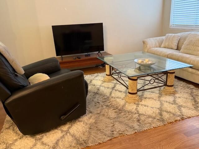 For Sale: $74,900 (1 beds, 1 baths, 612 Square Feet)