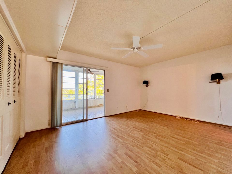 На продажу: $59,900 (1 спален, 1 ванн, 819 Квадратных фут)