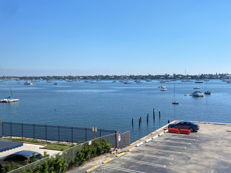 For Rent: $1,700 (1 beds, 1 baths, 660 Square Feet)