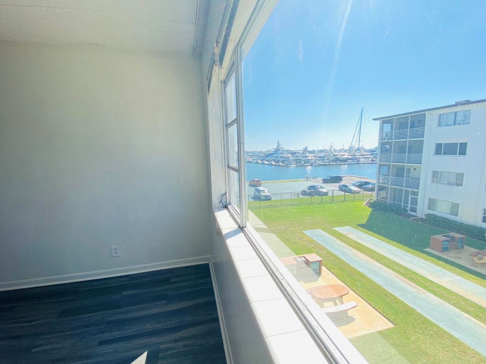 For Rent: $1,700 (1 beds, 1 baths, 660 Square Feet)