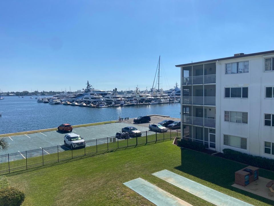 For Rent: $1,700 (1 beds, 1 baths, 660 Square Feet)