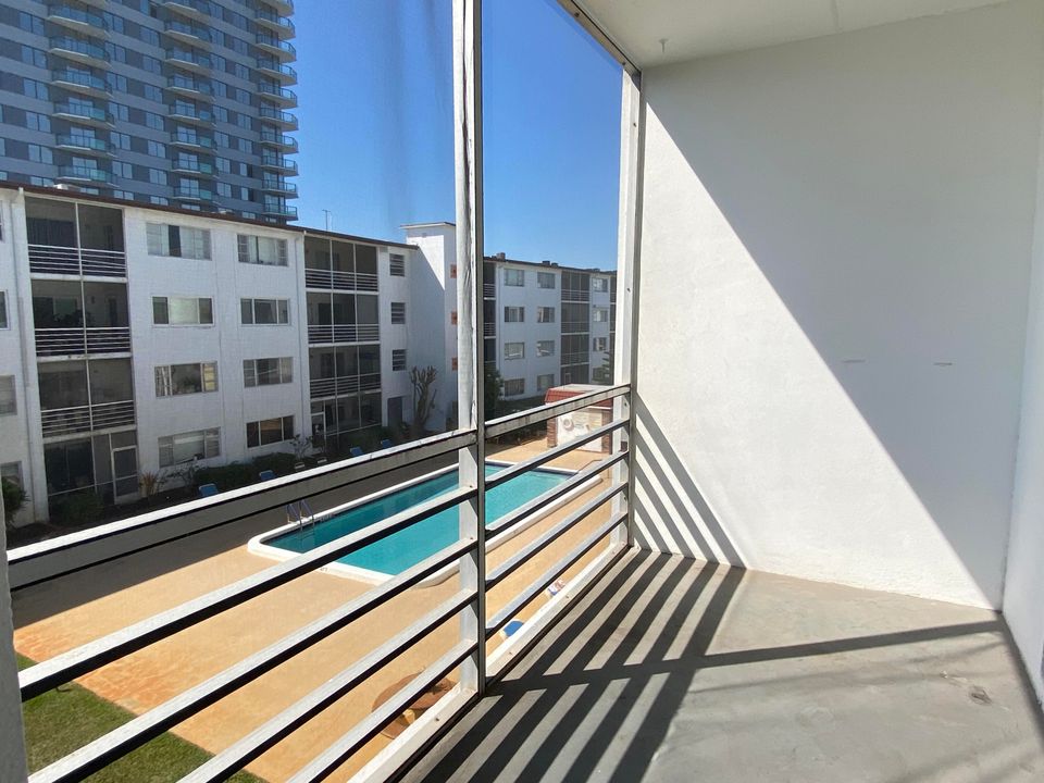 For Rent: $1,700 (1 beds, 1 baths, 660 Square Feet)