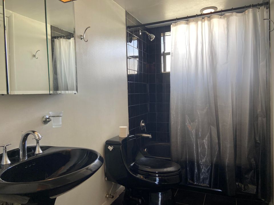 For Rent: $1,700 (1 beds, 1 baths, 660 Square Feet)