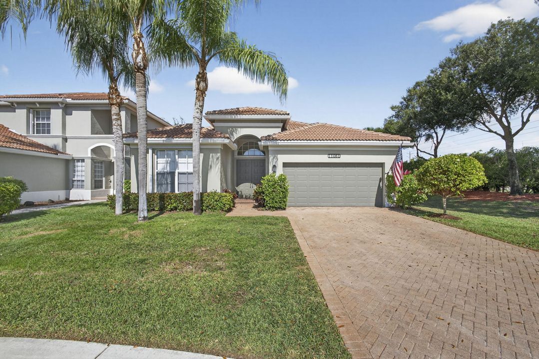 For Sale: $549,000 (3 beds, 2 baths, 1850 Square Feet)