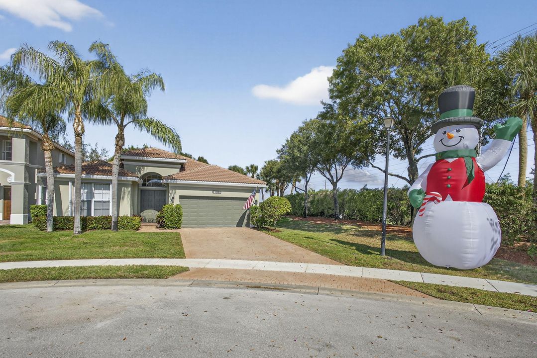 For Sale: $549,000 (3 beds, 2 baths, 1850 Square Feet)