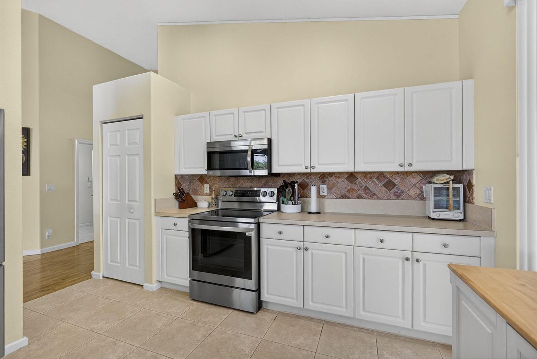 For Sale: $549,000 (3 beds, 2 baths, 1850 Square Feet)