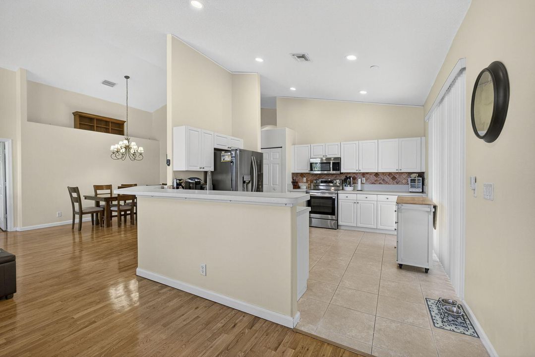 For Sale: $549,000 (3 beds, 2 baths, 1850 Square Feet)