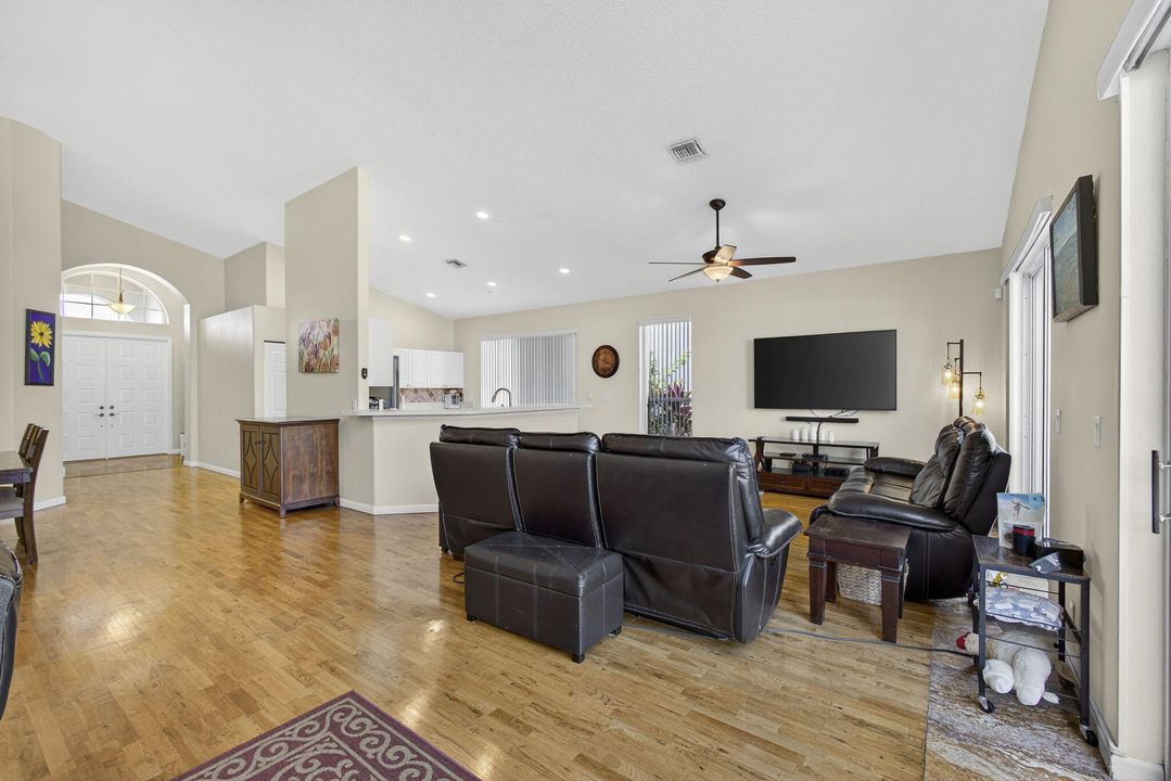 For Sale: $549,000 (3 beds, 2 baths, 1850 Square Feet)