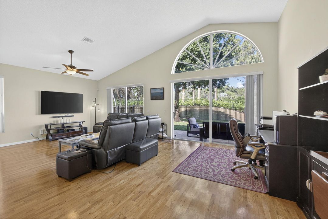 For Sale: $549,000 (3 beds, 2 baths, 1850 Square Feet)