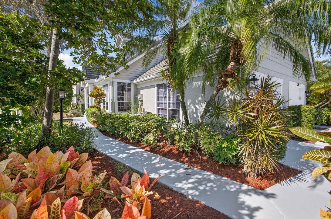 For Sale: $595,000 (2 beds, 2 baths, 1347 Square Feet)