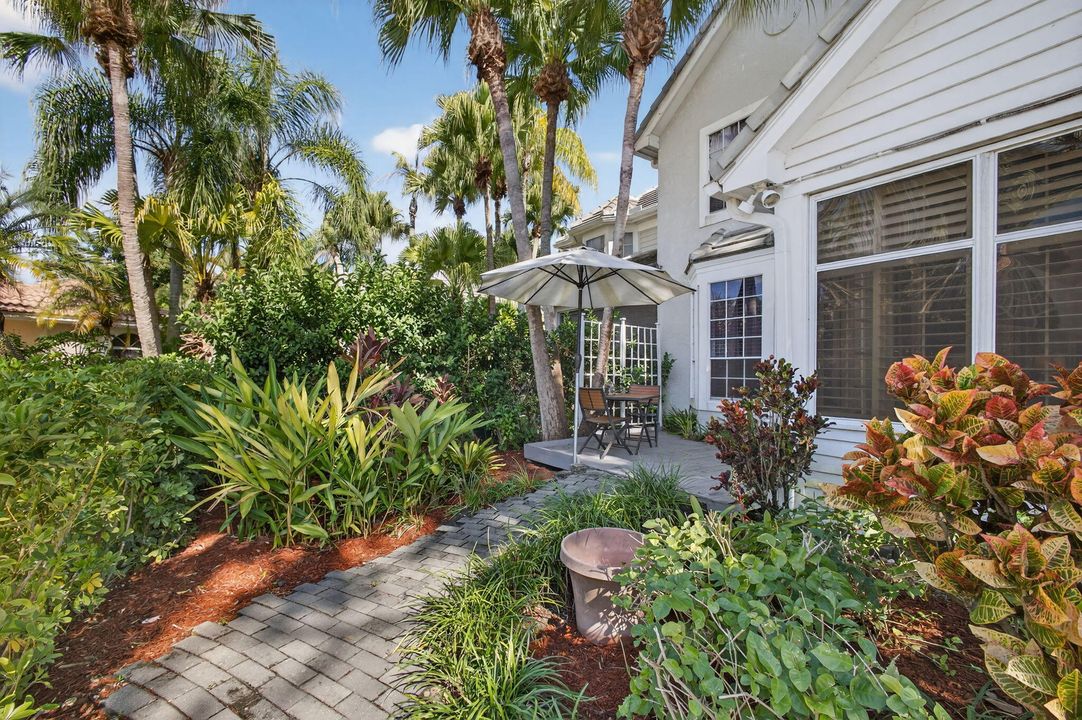 For Sale: $595,000 (2 beds, 2 baths, 1347 Square Feet)