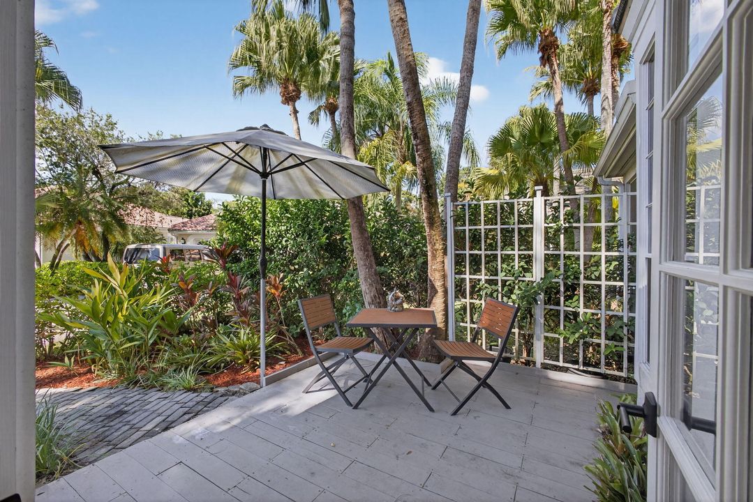 For Sale: $595,000 (2 beds, 2 baths, 1347 Square Feet)