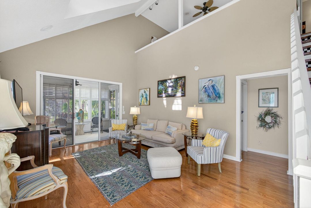 For Sale: $595,000 (2 beds, 2 baths, 1347 Square Feet)