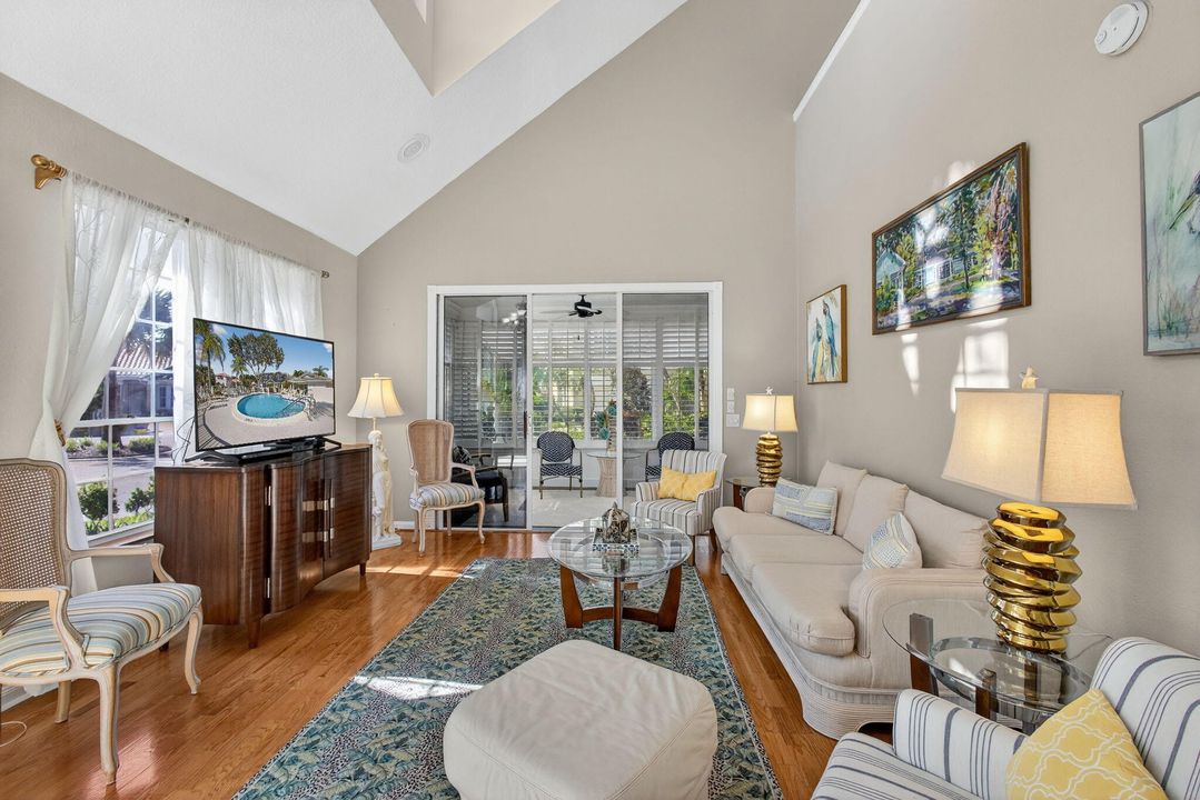 For Sale: $595,000 (2 beds, 2 baths, 1347 Square Feet)