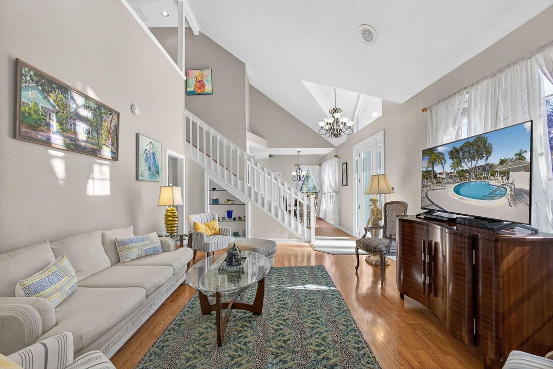 For Sale: $595,000 (2 beds, 2 baths, 1347 Square Feet)