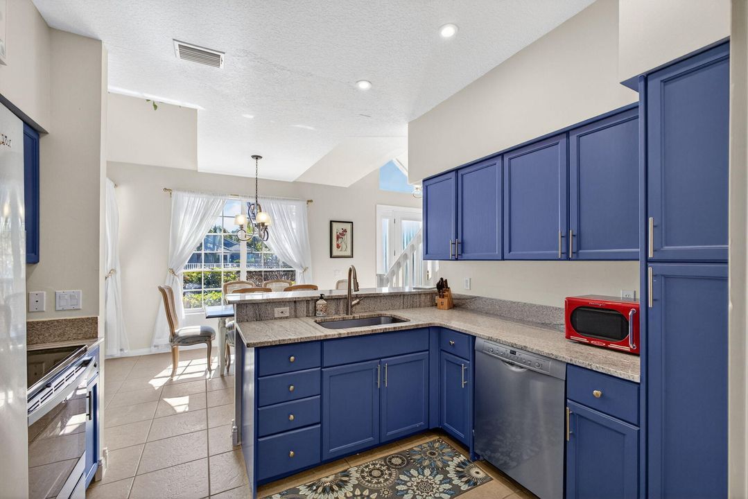 For Sale: $595,000 (2 beds, 2 baths, 1347 Square Feet)