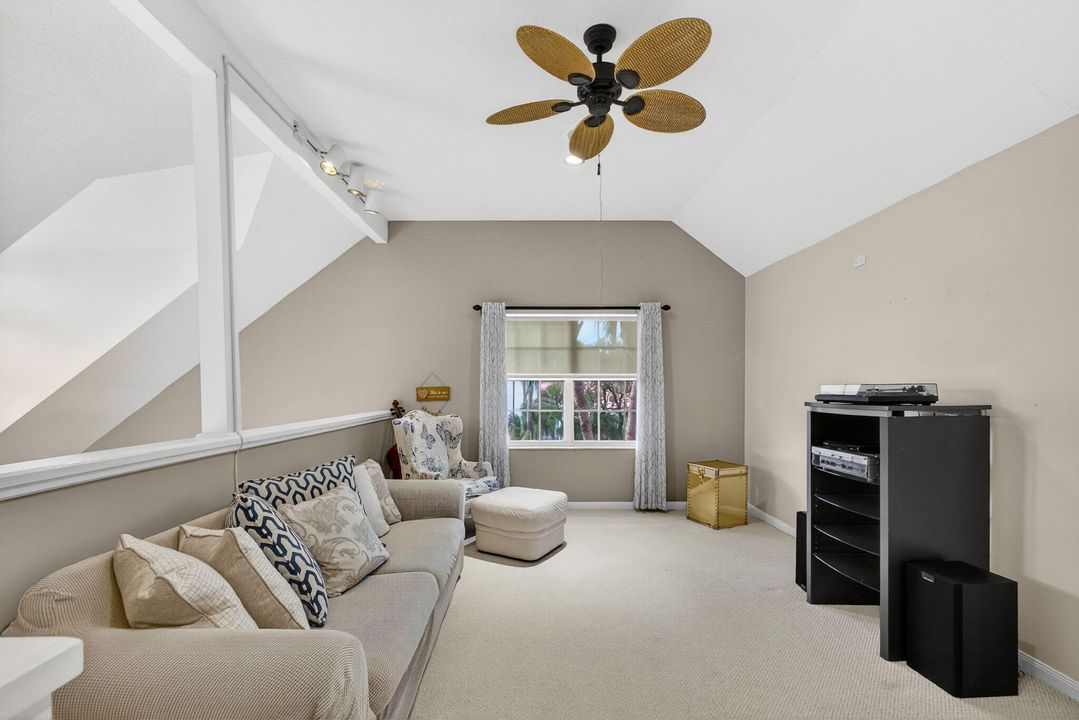 For Sale: $595,000 (2 beds, 2 baths, 1347 Square Feet)