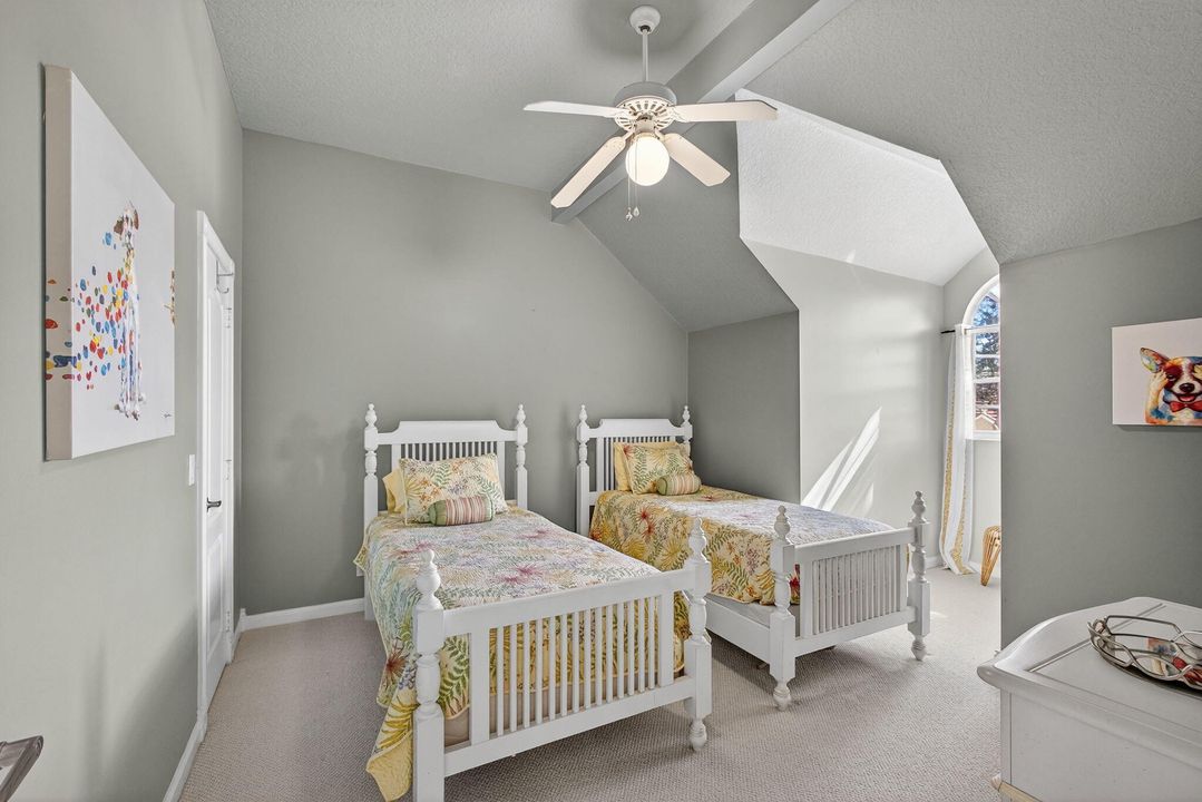 For Sale: $595,000 (2 beds, 2 baths, 1347 Square Feet)