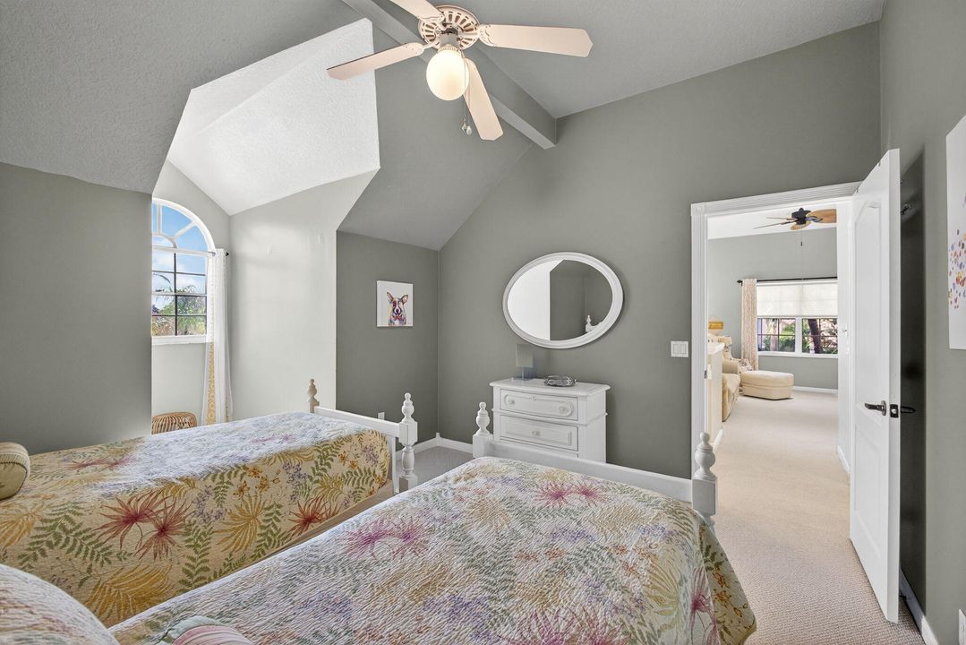 For Sale: $595,000 (2 beds, 2 baths, 1347 Square Feet)