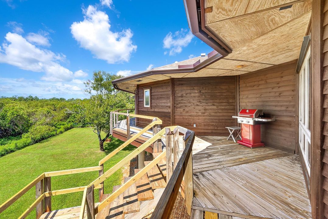 For Sale: $800,000 (3 beds, 2 baths, 2100 Square Feet)