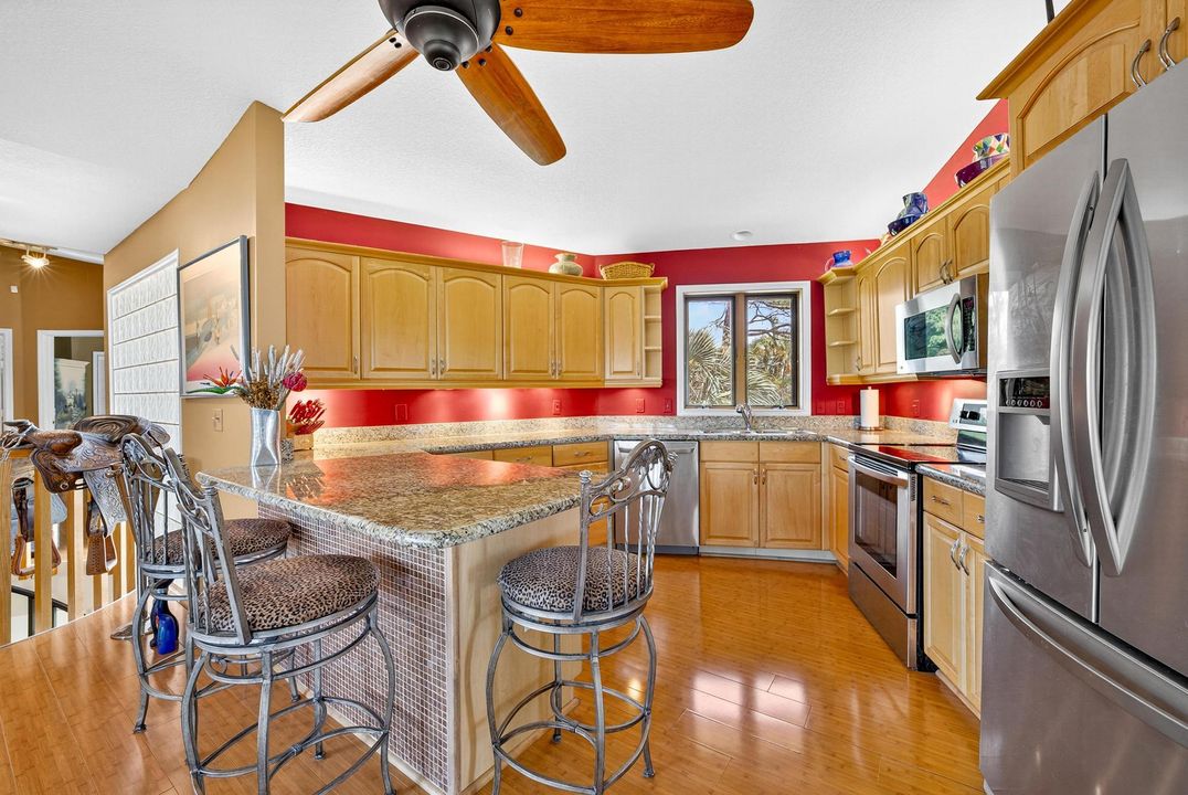 For Sale: $800,000 (3 beds, 2 baths, 2100 Square Feet)