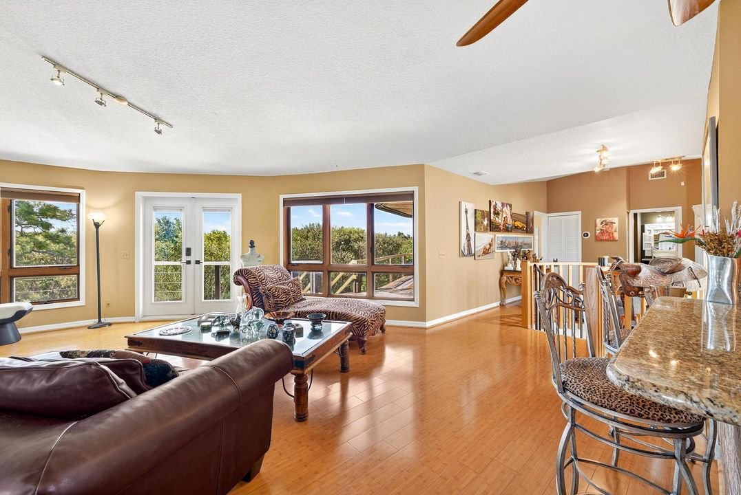 For Sale: $800,000 (3 beds, 2 baths, 2100 Square Feet)