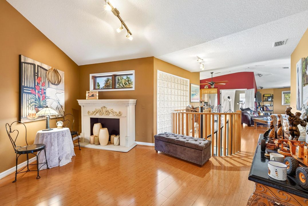 For Sale: $800,000 (3 beds, 2 baths, 2100 Square Feet)