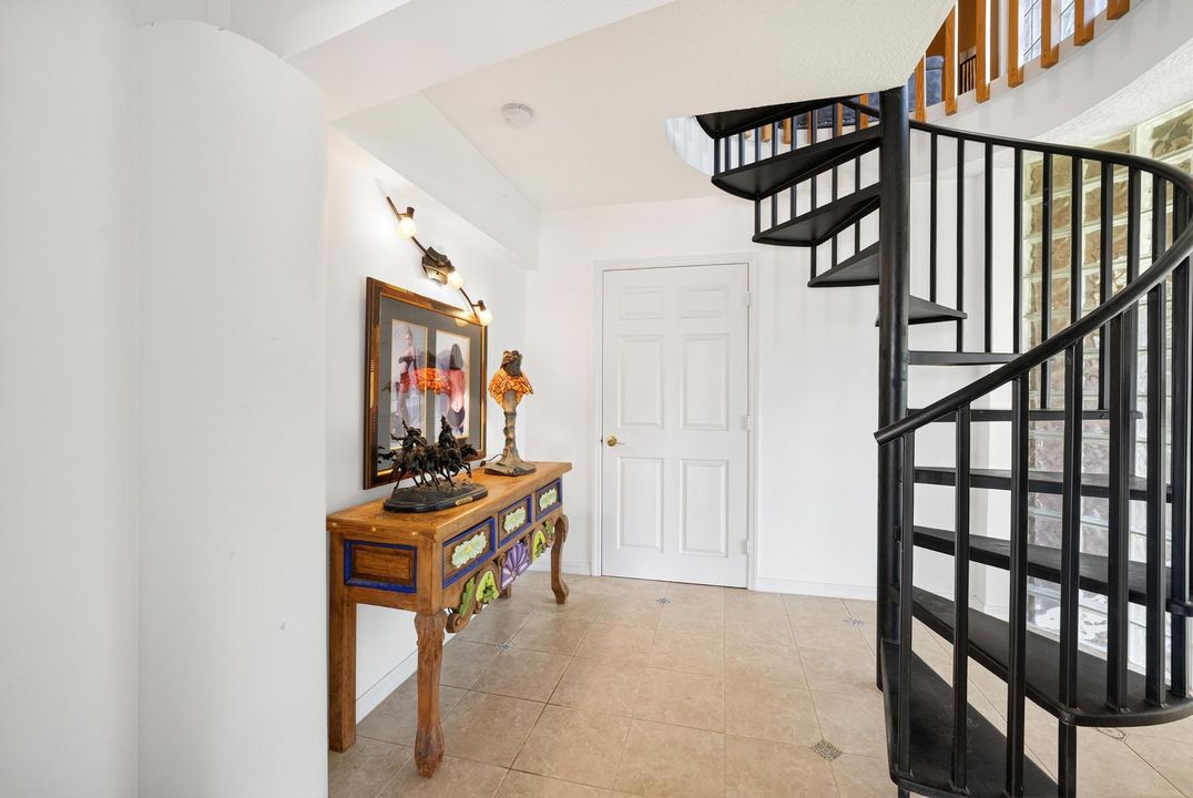 For Sale: $800,000 (3 beds, 2 baths, 2100 Square Feet)