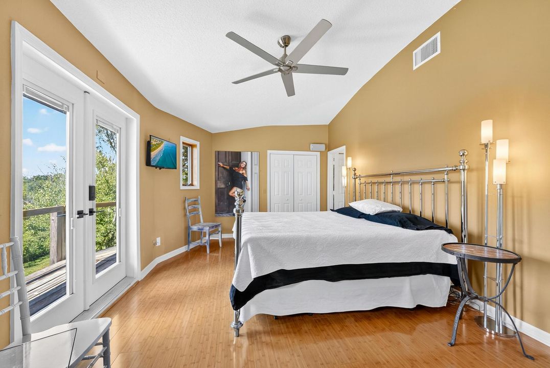 For Sale: $800,000 (3 beds, 2 baths, 2100 Square Feet)