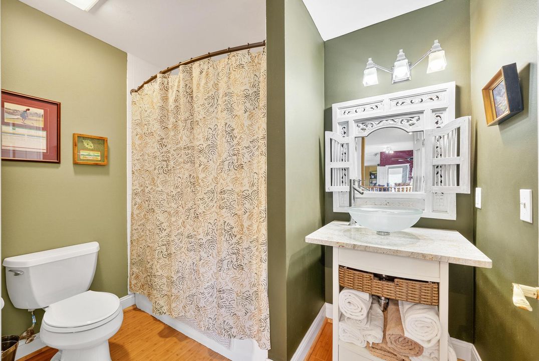 For Sale: $800,000 (3 beds, 2 baths, 2100 Square Feet)