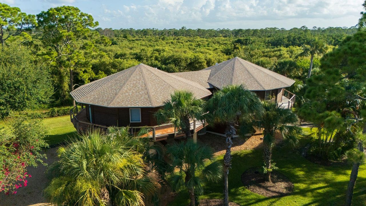 For Sale: $800,000 (3 beds, 2 baths, 2100 Square Feet)