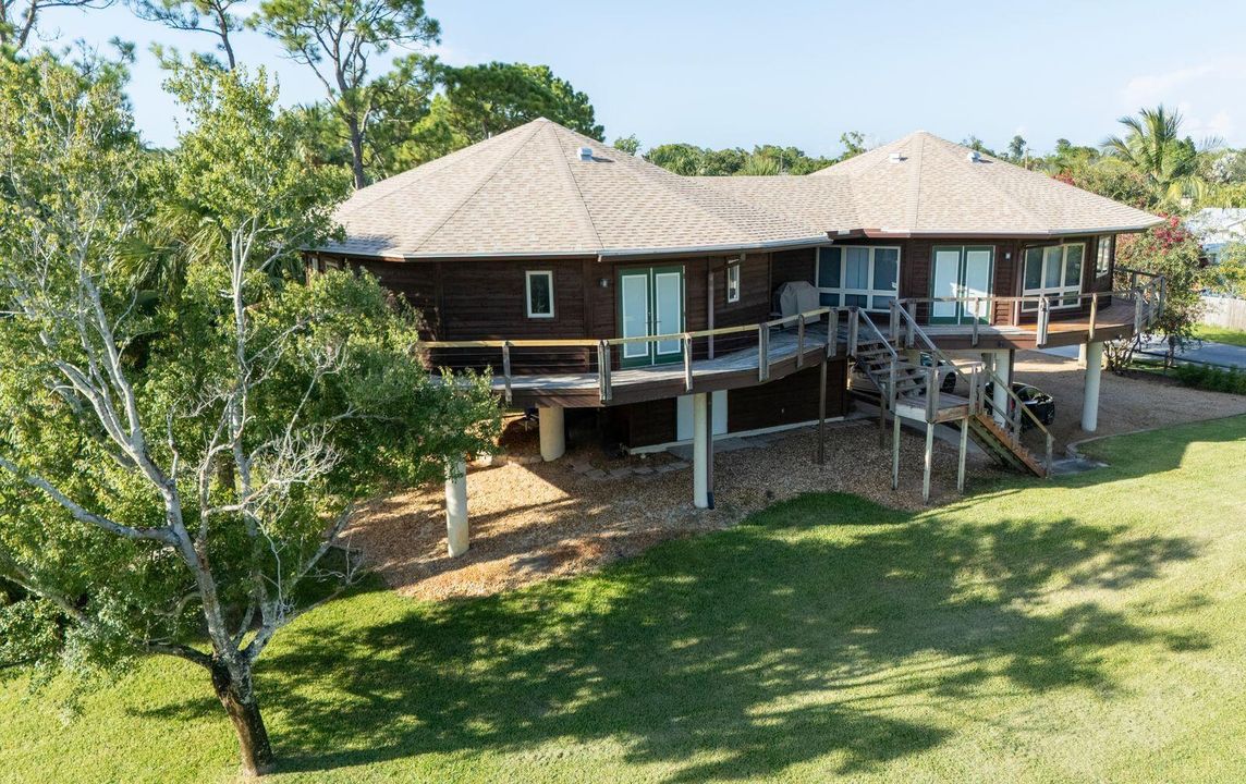 For Sale: $800,000 (3 beds, 2 baths, 2100 Square Feet)