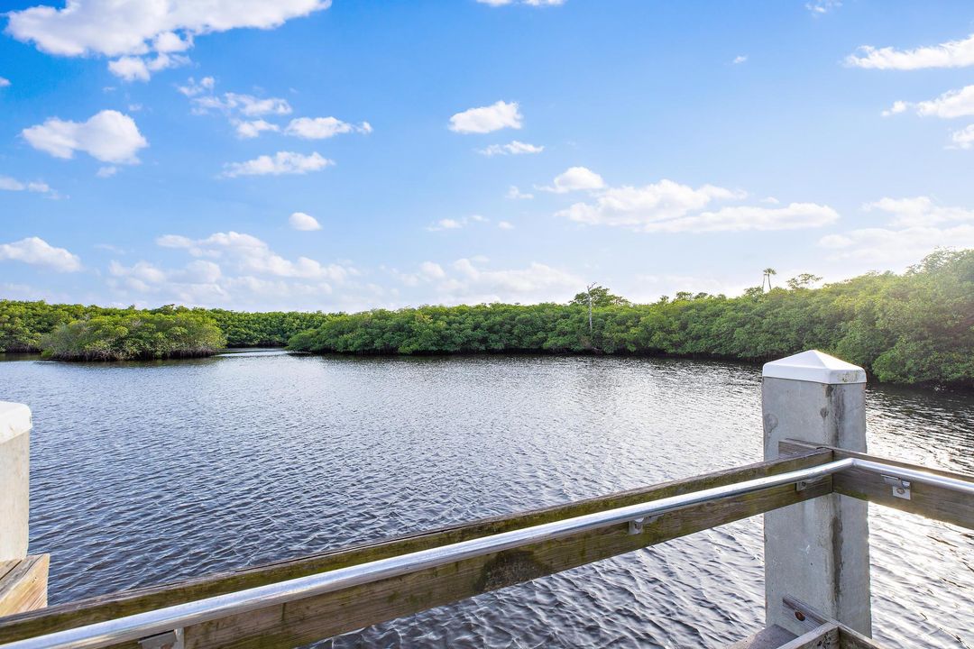 For Sale: $800,000 (3 beds, 2 baths, 2100 Square Feet)