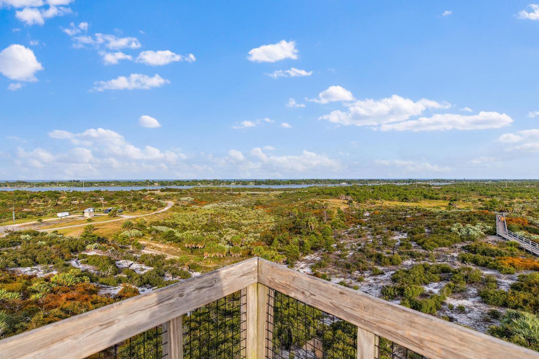 For Sale: $800,000 (3 beds, 2 baths, 2100 Square Feet)