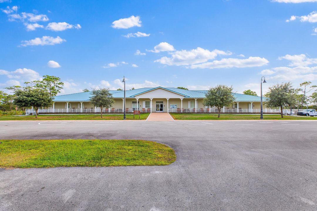 For Sale: $800,000 (3 beds, 2 baths, 2100 Square Feet)