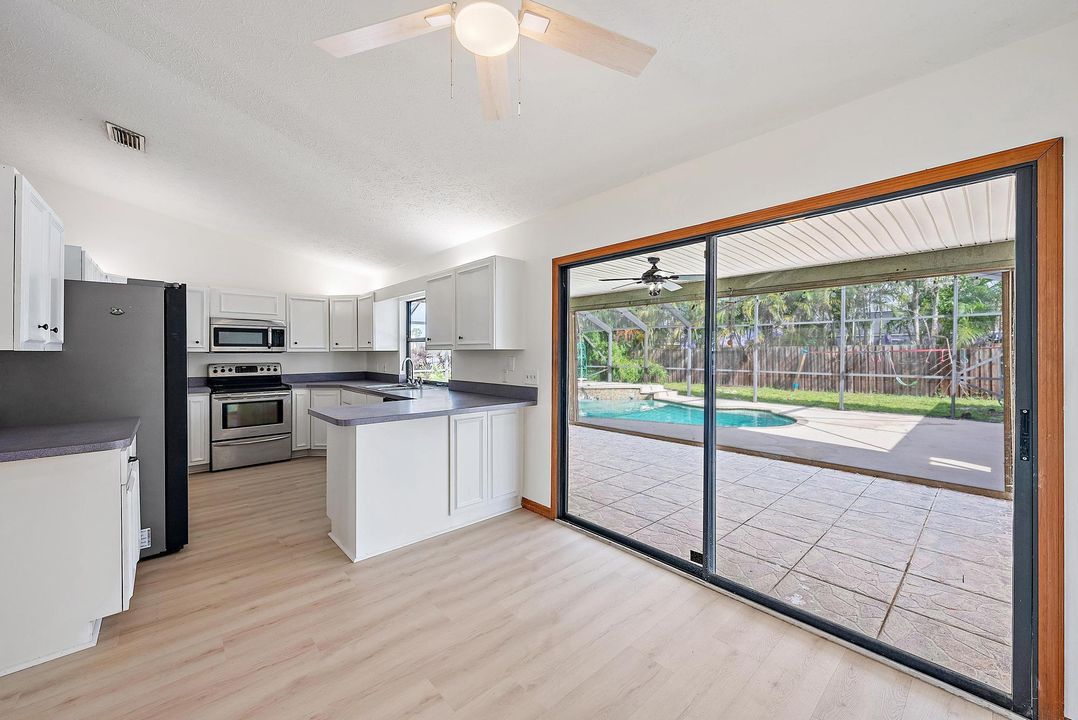 For Rent: $3,000 (3 beds, 2 baths, 1848 Square Feet)