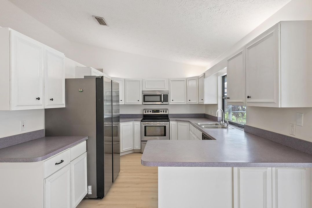 For Rent: $3,000 (3 beds, 2 baths, 1848 Square Feet)