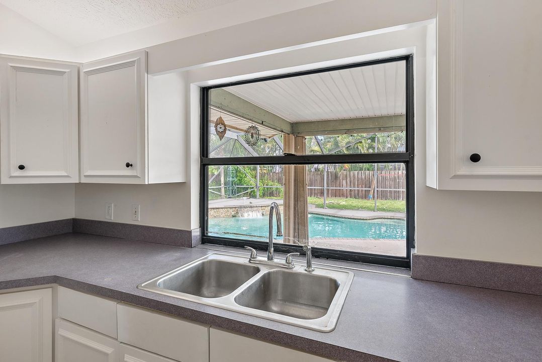 For Rent: $3,000 (3 beds, 2 baths, 1848 Square Feet)